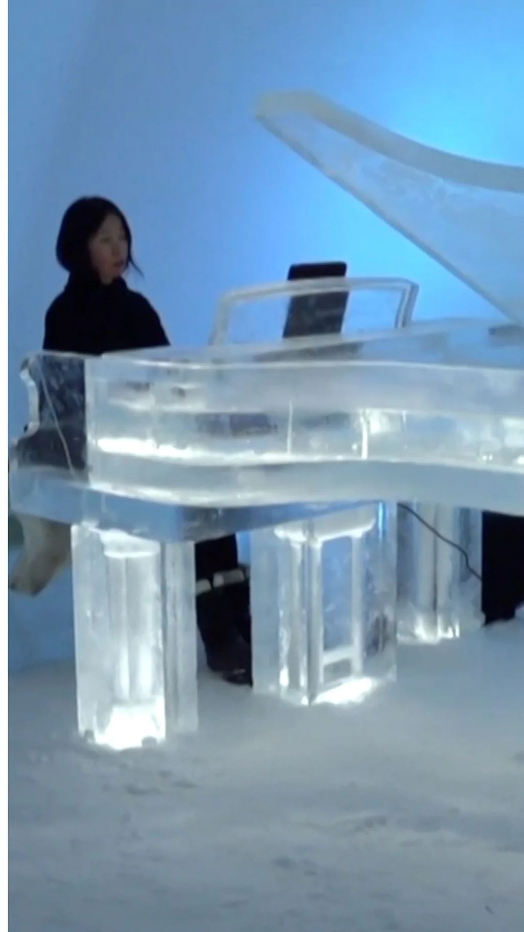 एक ऐसा होटल जो हर साल बनता है और पिघल जाता है