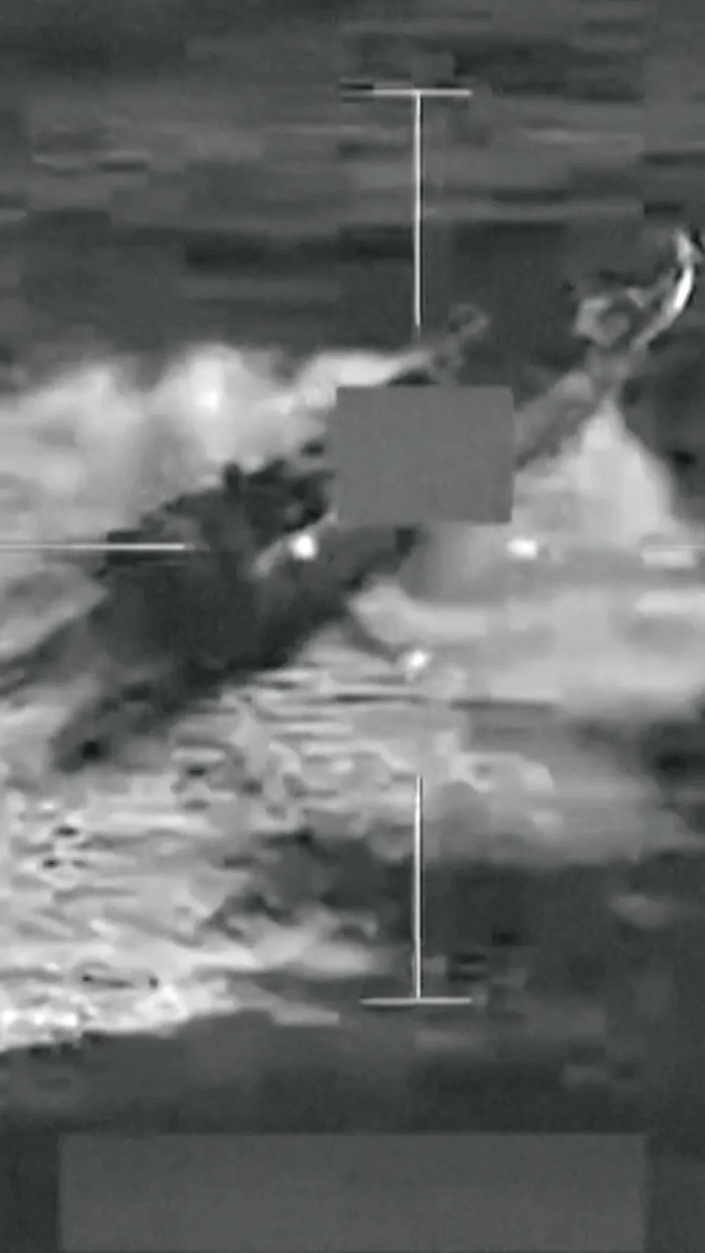 अमेरिकी सेना ने समुद्र में एक जहाज़ पर किया हमला, चार लोगों की मौत