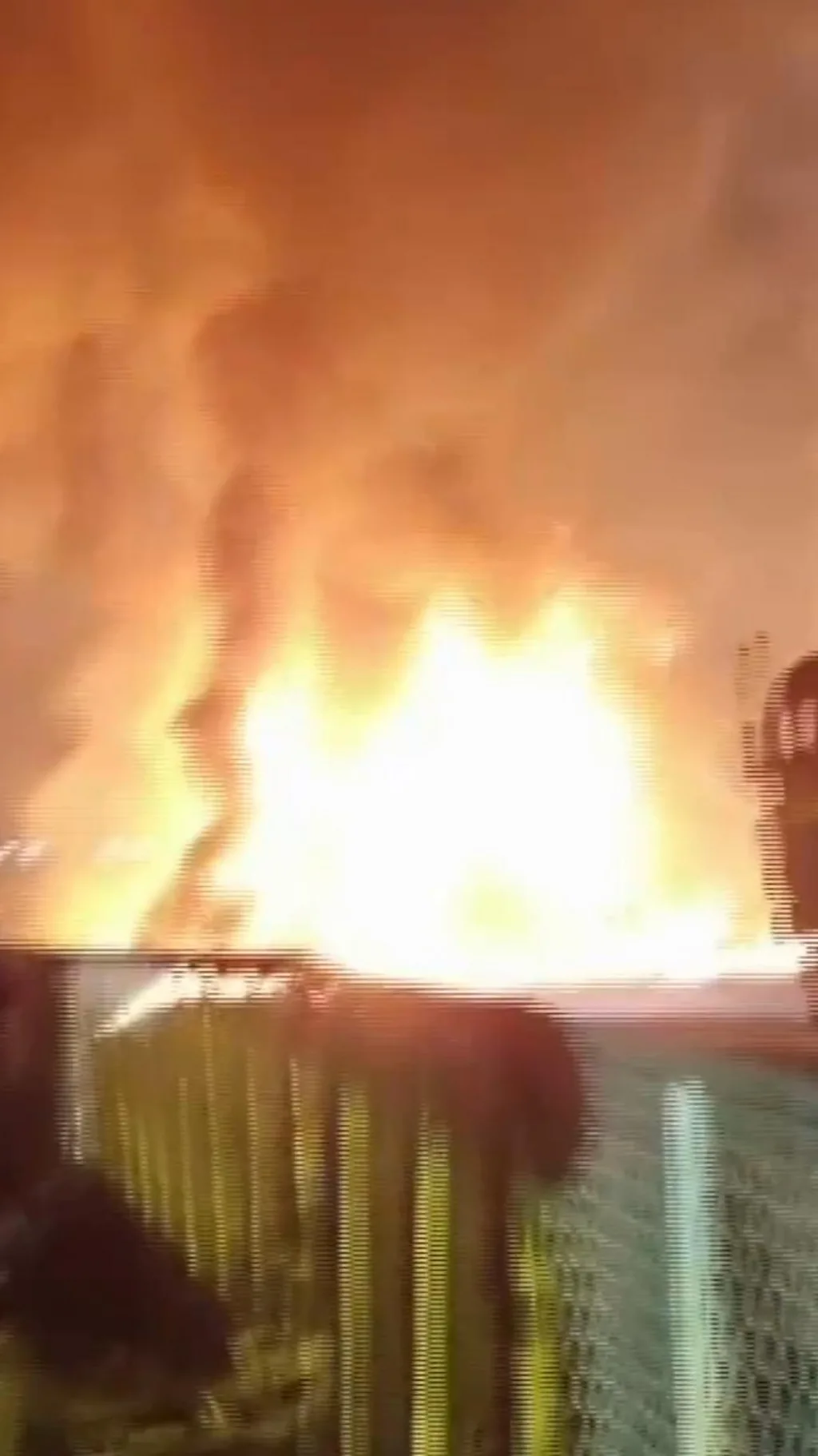 கர்நாடகா: பஸ் - லாரி மோதி விபத்து - குறைந்தது 11 பேர் பலி