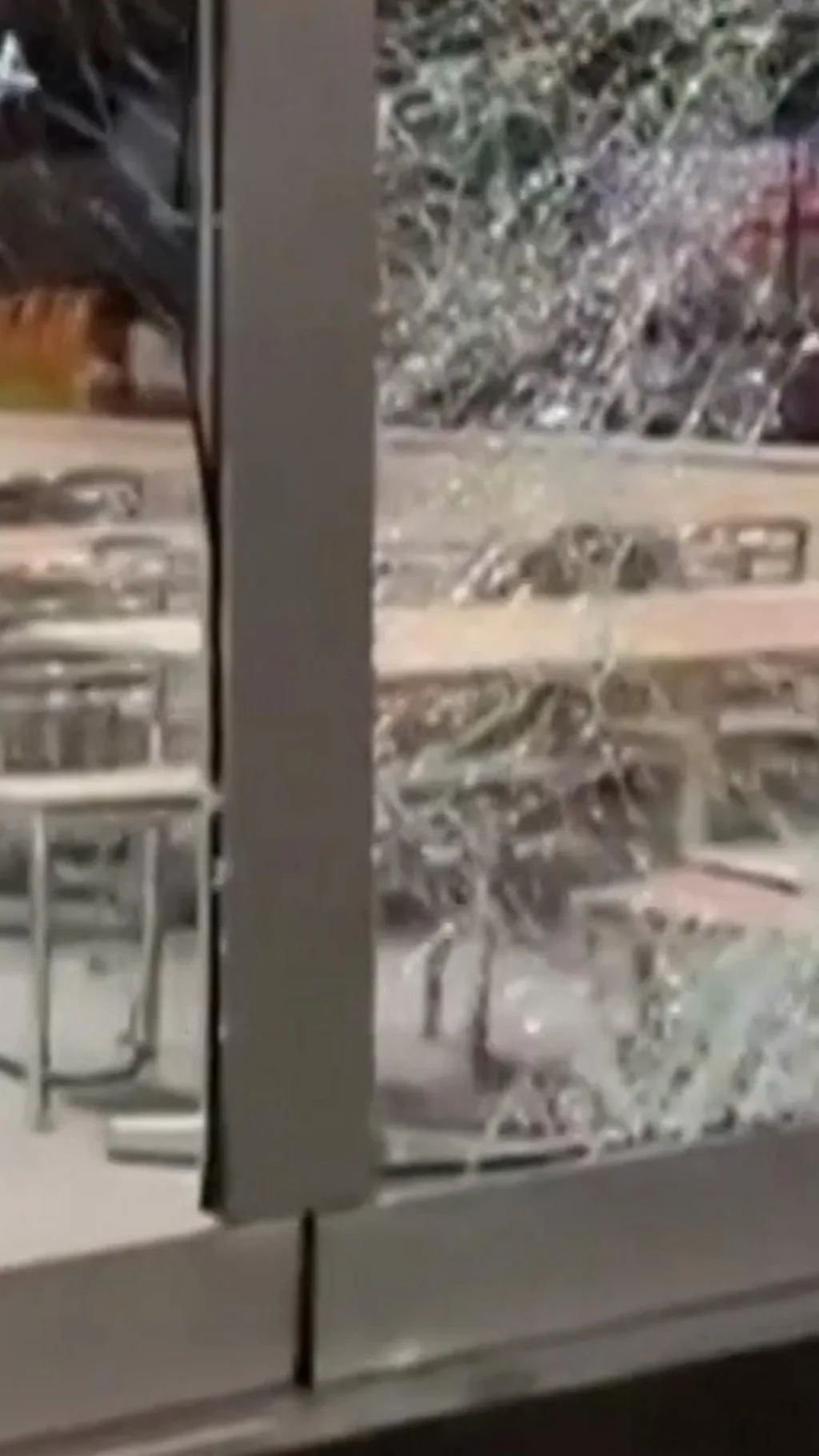 ரோம் நகரில் எரிவாயு டேங்கர் வெடித்து பரவிய தீ- காணொளி