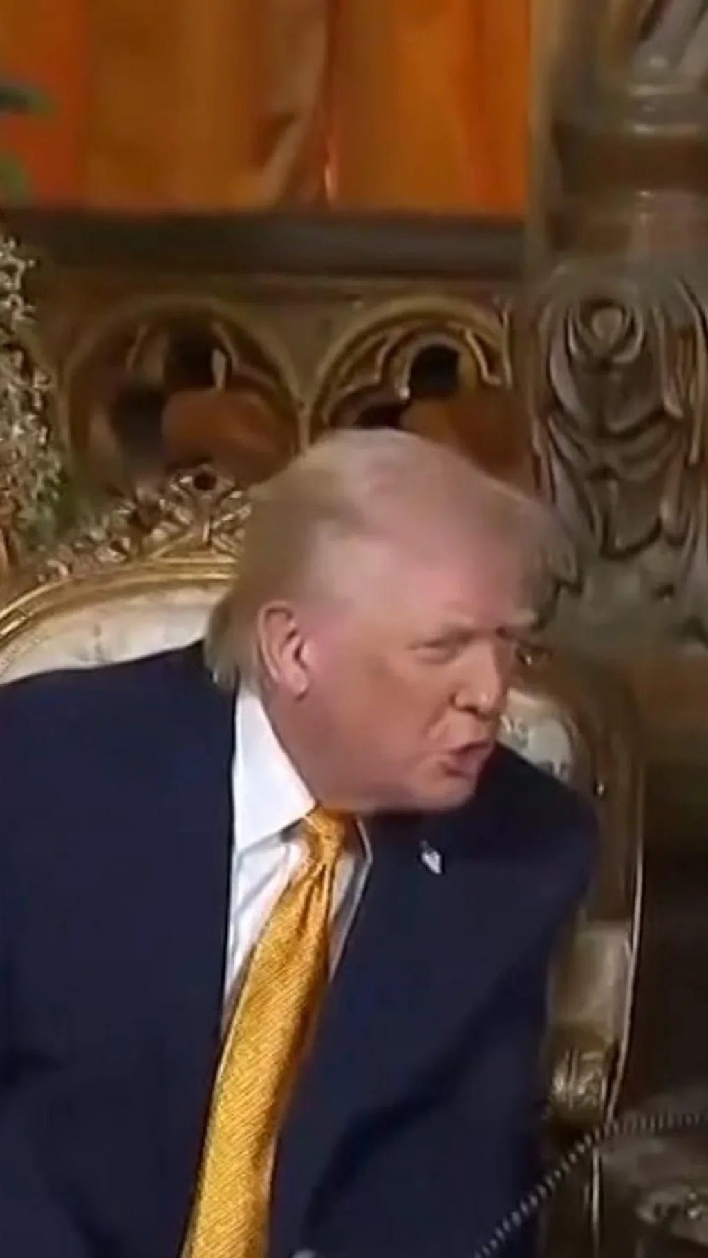 கிறிஸ்துமஸை முன்னிட்டு குழந்தைகளுடன் ஜாலியாக உரையாடிய டிரம்ப்