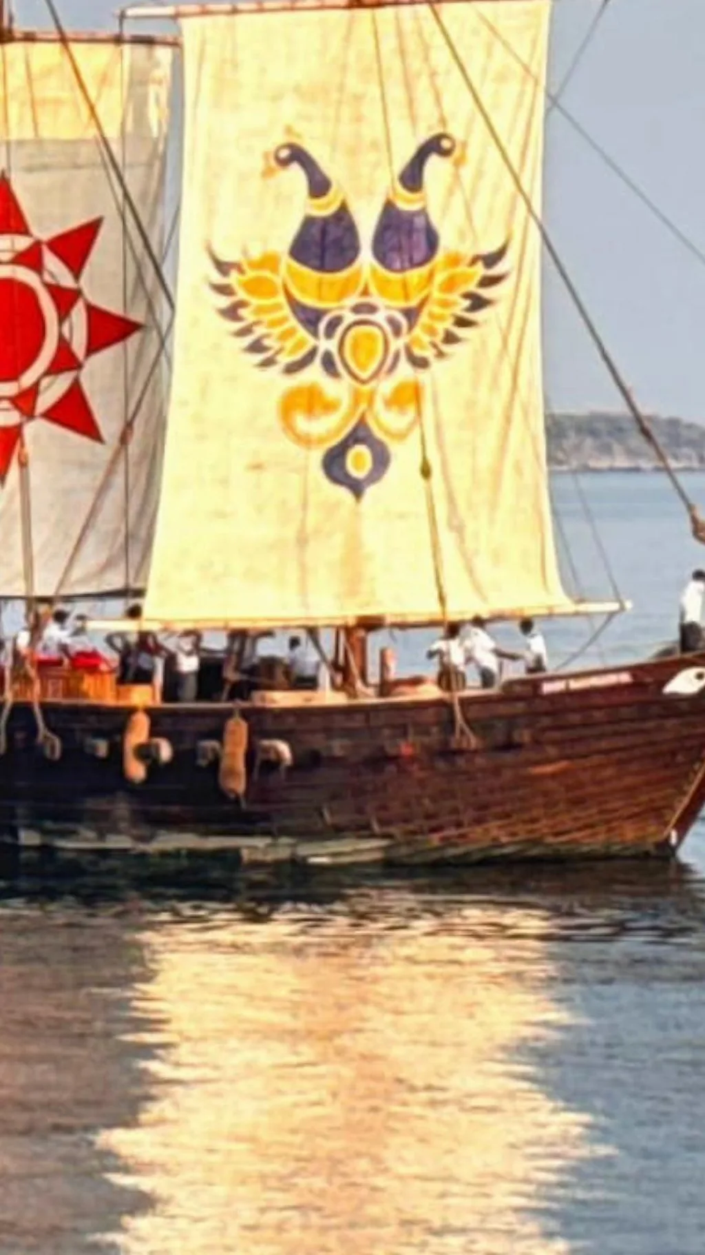 अजिंठ्यातल्या प्राचीन नौकेसारखी INSV कौंडिन्य समुद्रसफरीवर रवाना