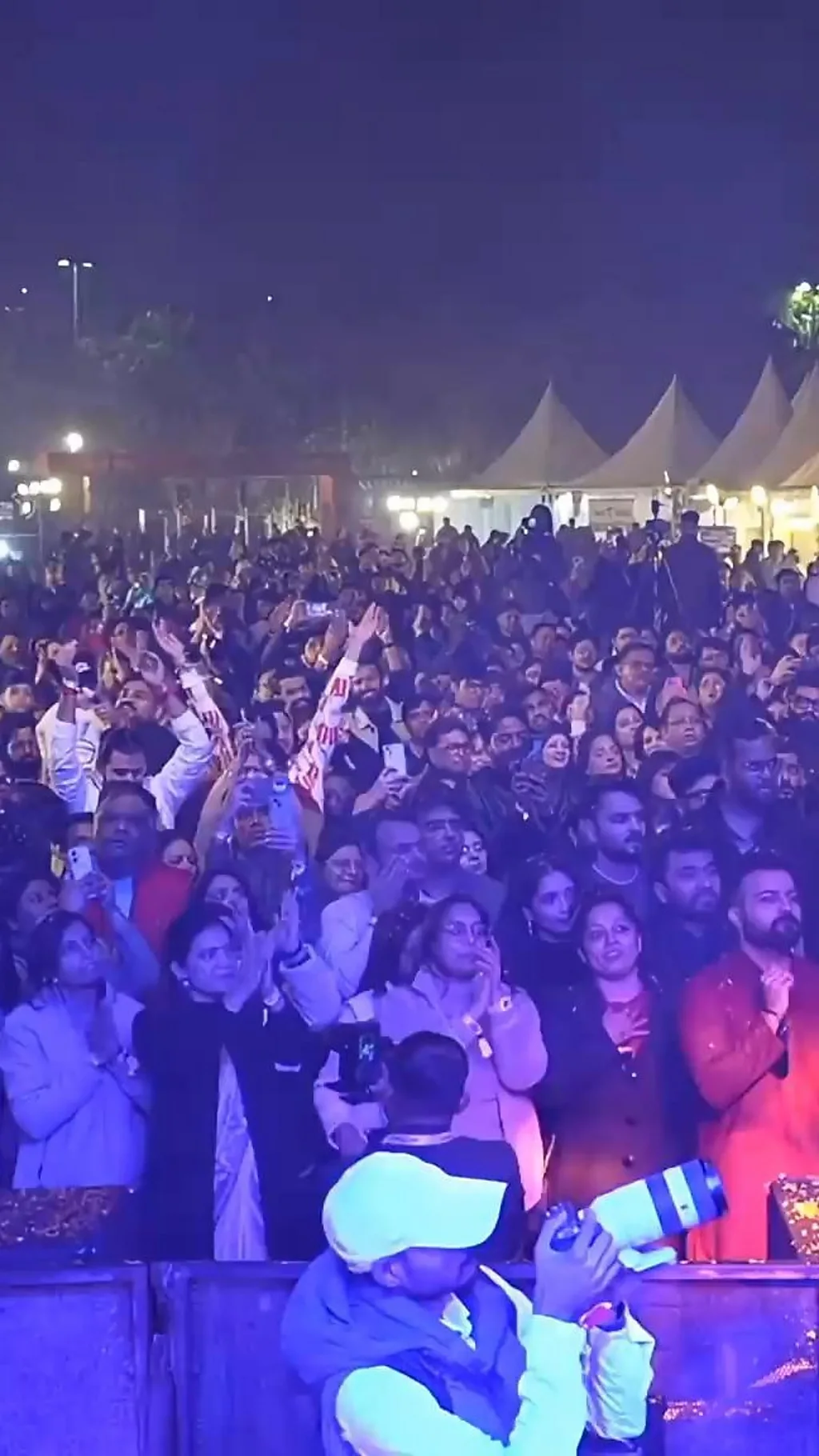 जेन ज़ी कर रहे हैं भजन क्लबिंग