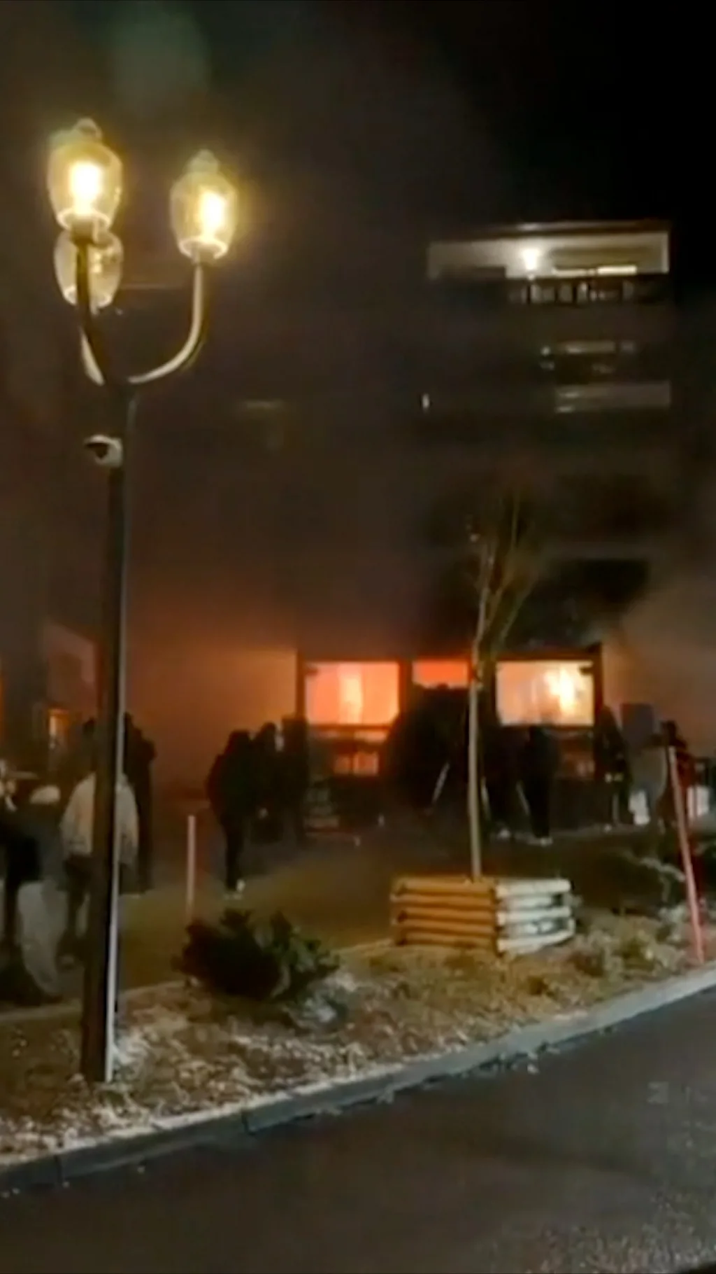 स्की रिजोर्टमा आगलागी।