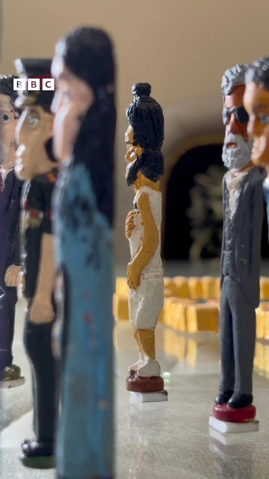 આ વ્યક્તિએ ચોકમાંથી કોની કોની કલાકૃતિઓ બનાવી?