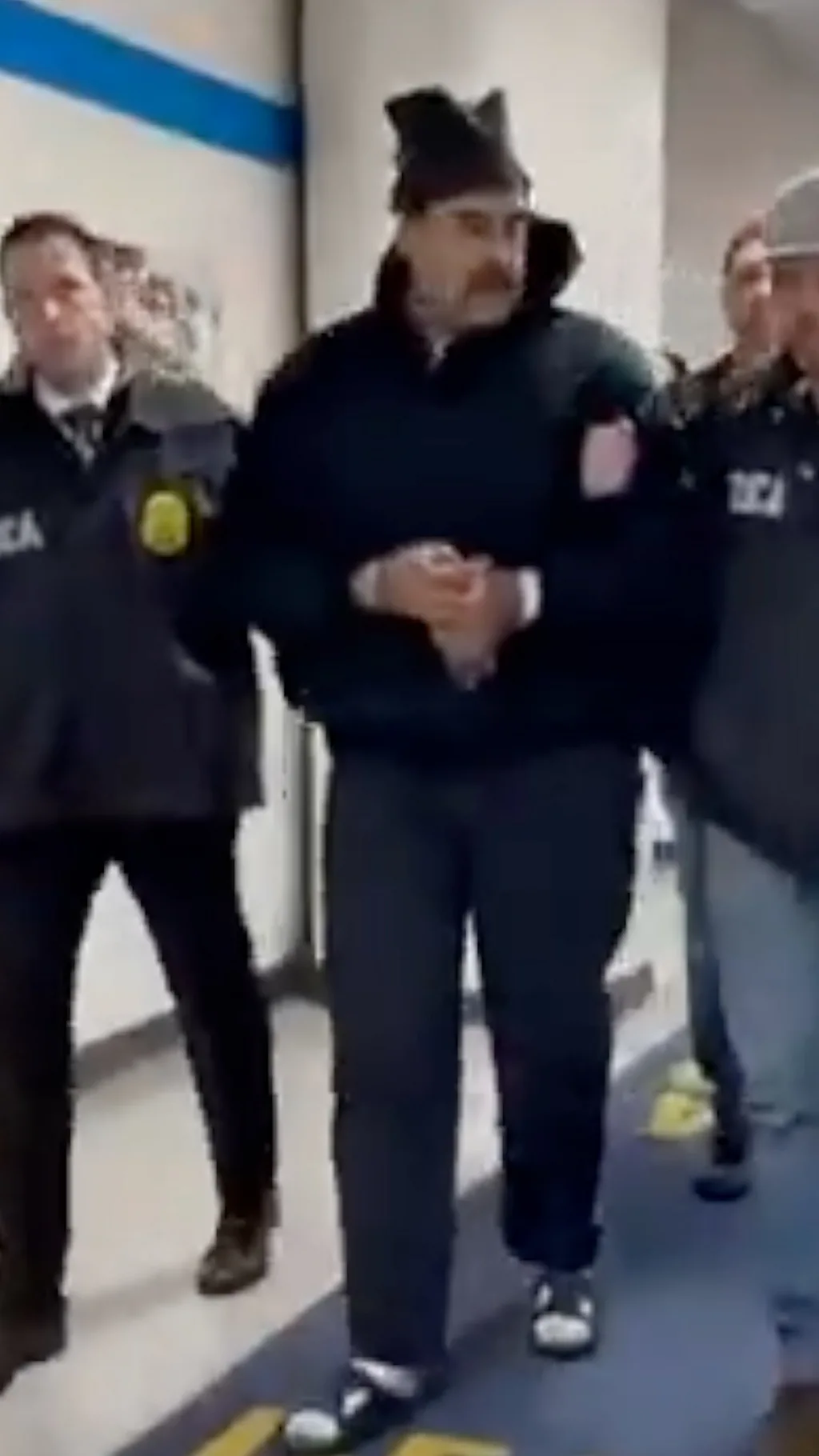 Мадуро в наручниках