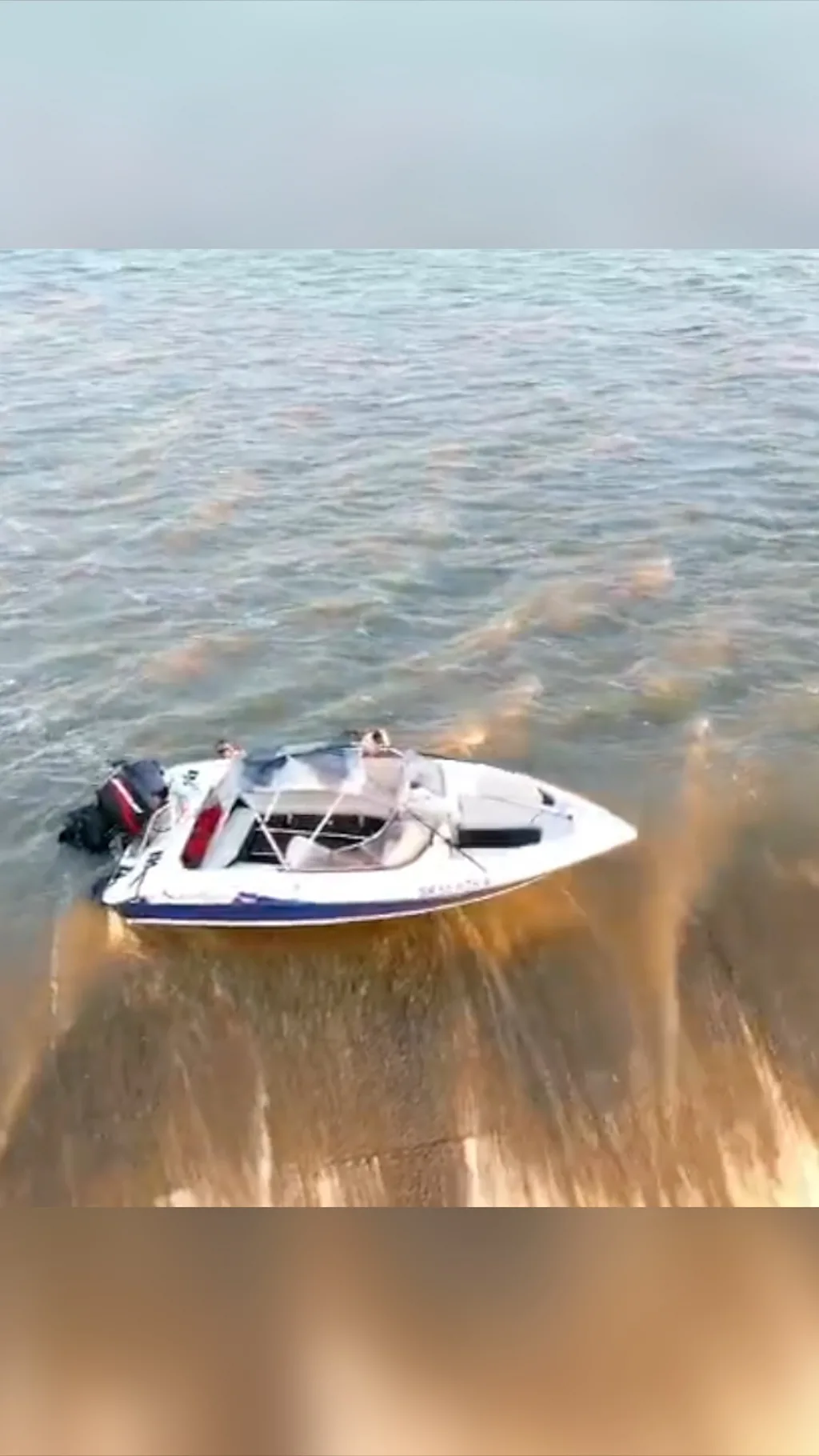 Posle nekoliko sati na ivici brane visoke 40 metara, spasioci su ih izvukli na sigurno.