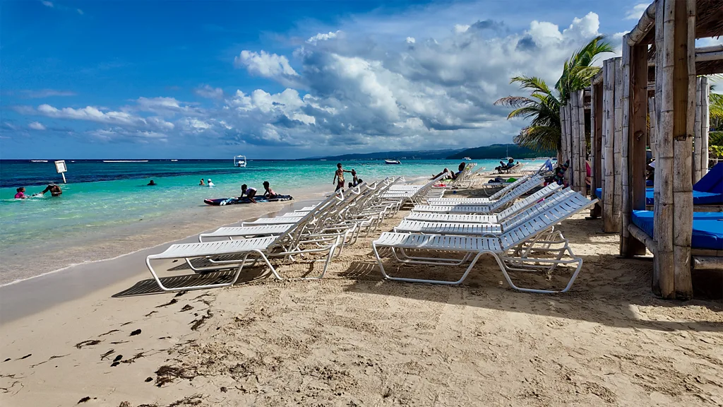 Jamaicans now have to pay an entrance fee to access Mammee Bay (Credit: Lebawit Lily Girma)