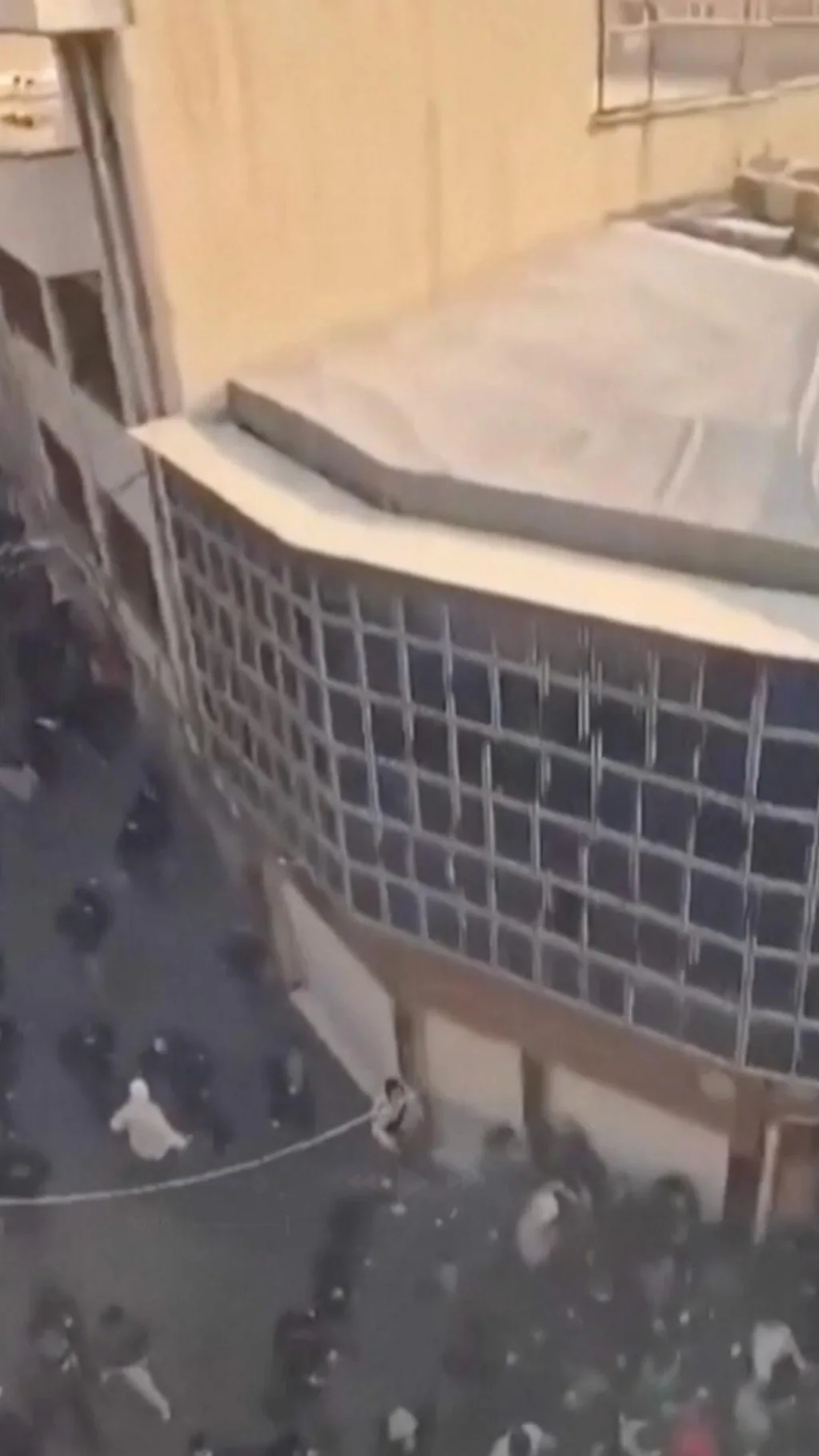 ඉරානයේ සිදුවන්නේ කුමක් ද?