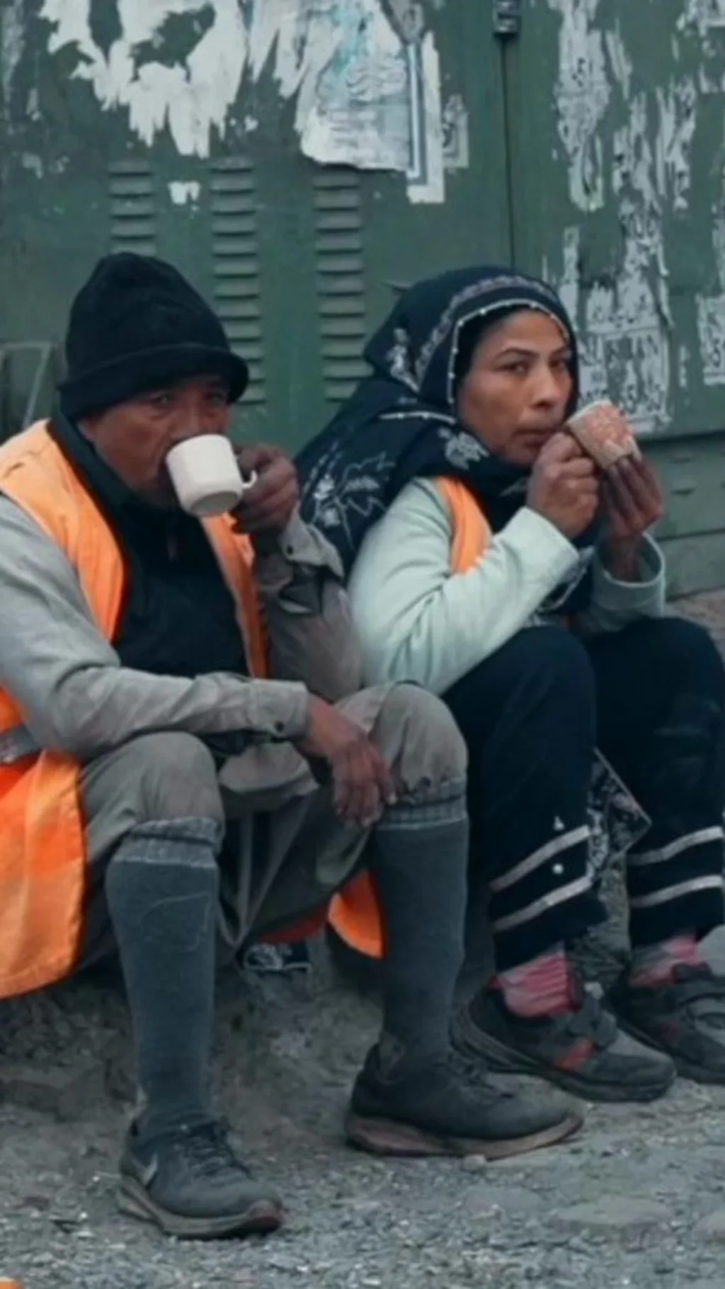 'அவளிருக்கும் வரை எனக்கு கவலை இல்லை' - தூய்மை பணியாளர்களின் காதல் கதை