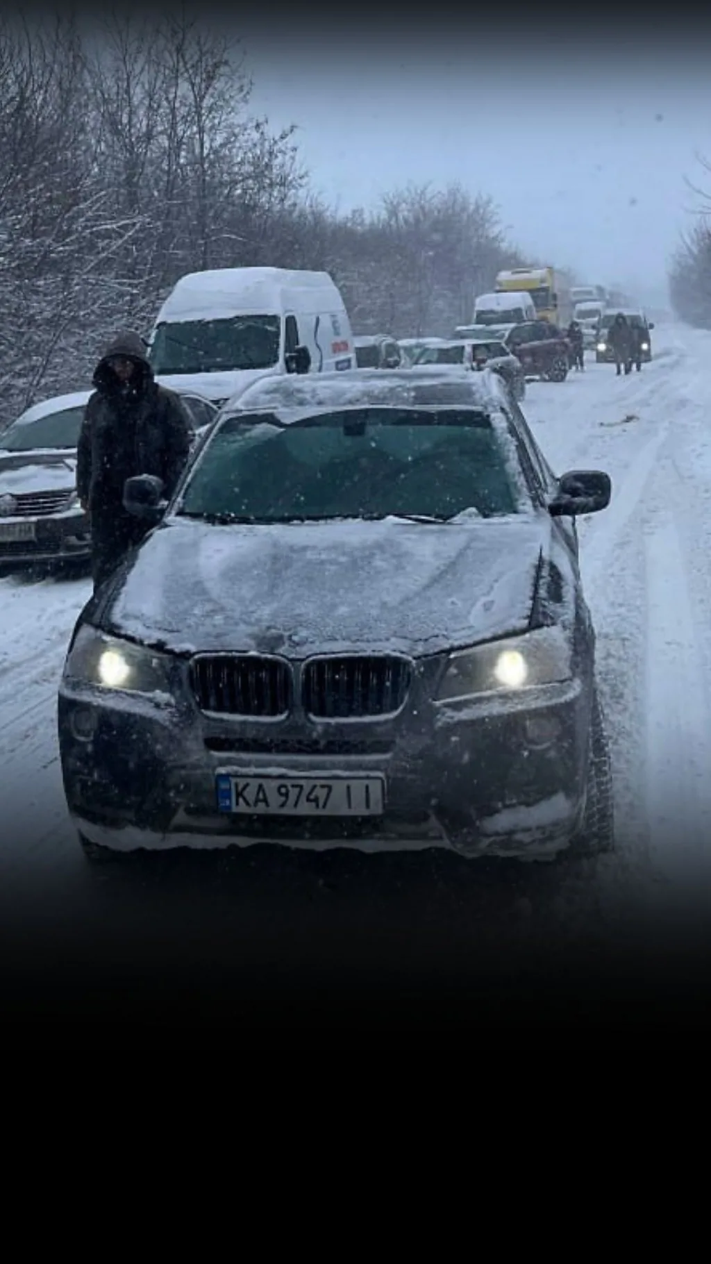 Україну накрила снігова стихія: сильні заметілі, ожеледиця та затори, а подекуди дощі