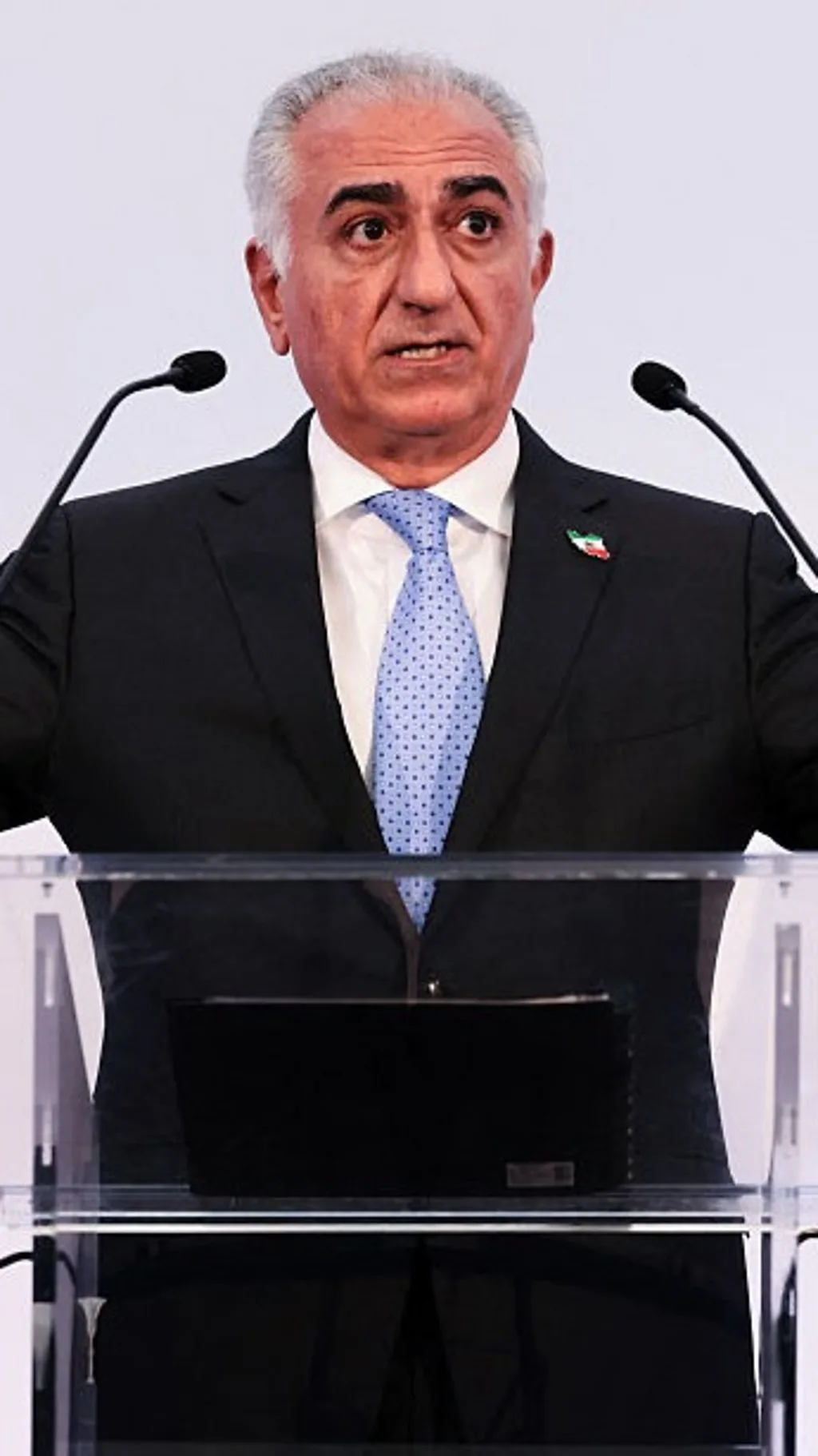 ईरान प्रदर्शनों के बीच चर्चा में आए रज़ा पहलवी कौन हैं?