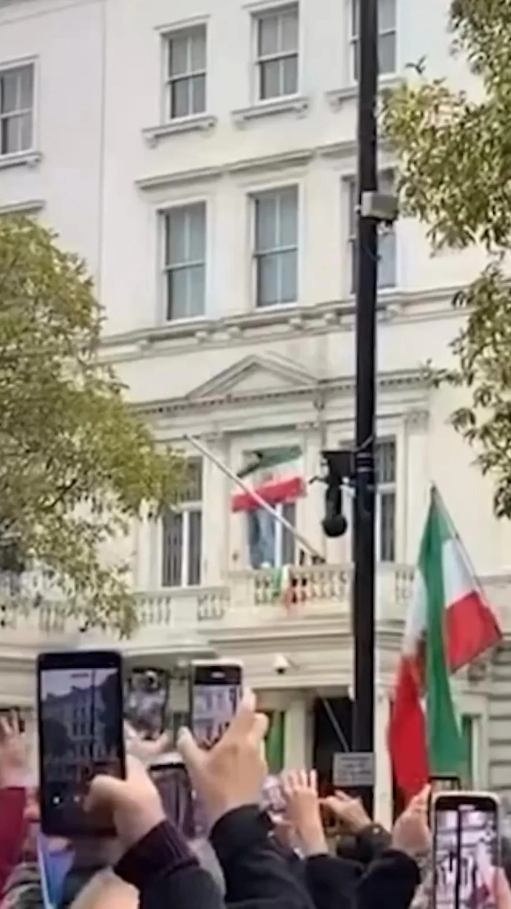 இரான் அரசுக்கு எதிராக லண்டனில் நடந்த போராட்டம்