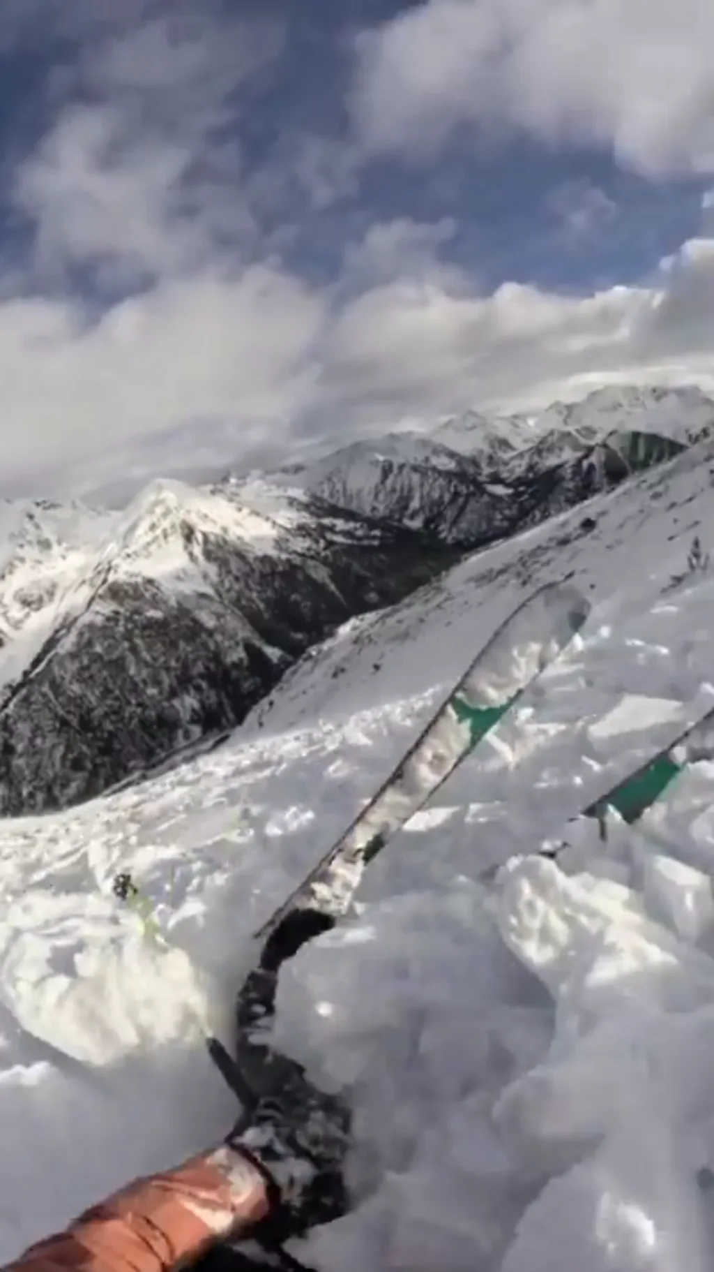 Skijašica i pas zahvaćeni lavinom