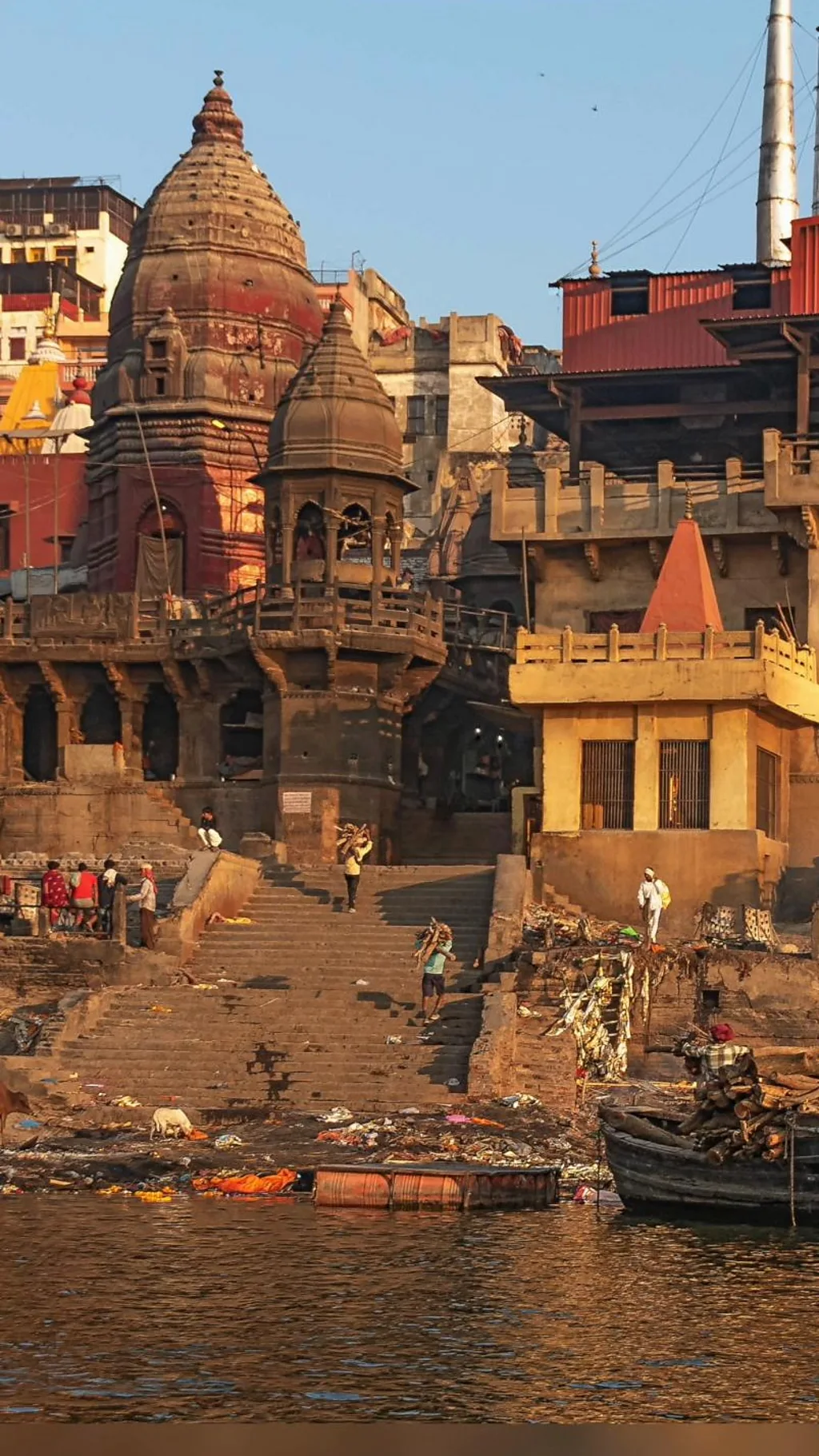 वाराणसीत अहिल्याबाई होळकरांनी बांधलेला घाट तोडल्यानं वाद