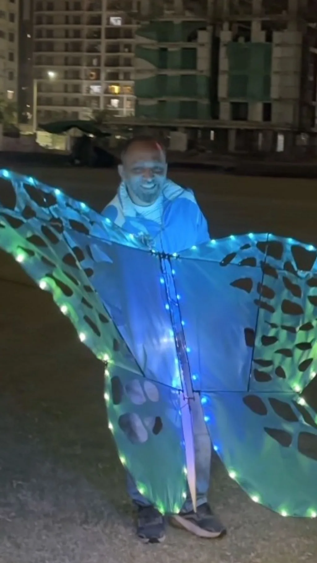 मांझे से नहीं रिमोट से उड़ती है ये पतंग