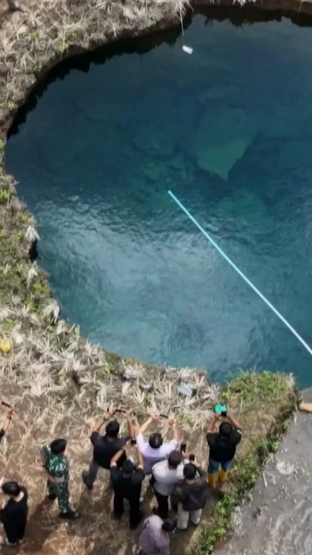 ખાડાનું પાણી લોકો ઔષધીય સમજીને પીવા લાગ્યા, તેમાંથી શું નીકળ્યું?