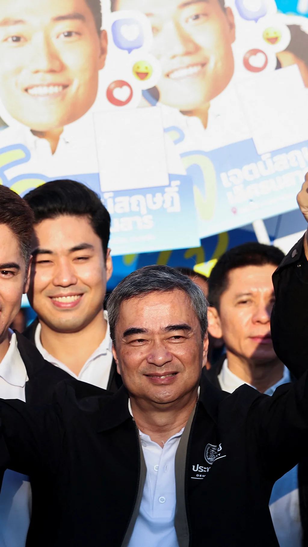 ประชาธิปัตย์ อภิสิทธิ์