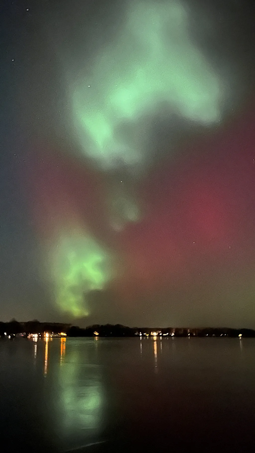 Полярное (северное) сияние в небе над Германией.