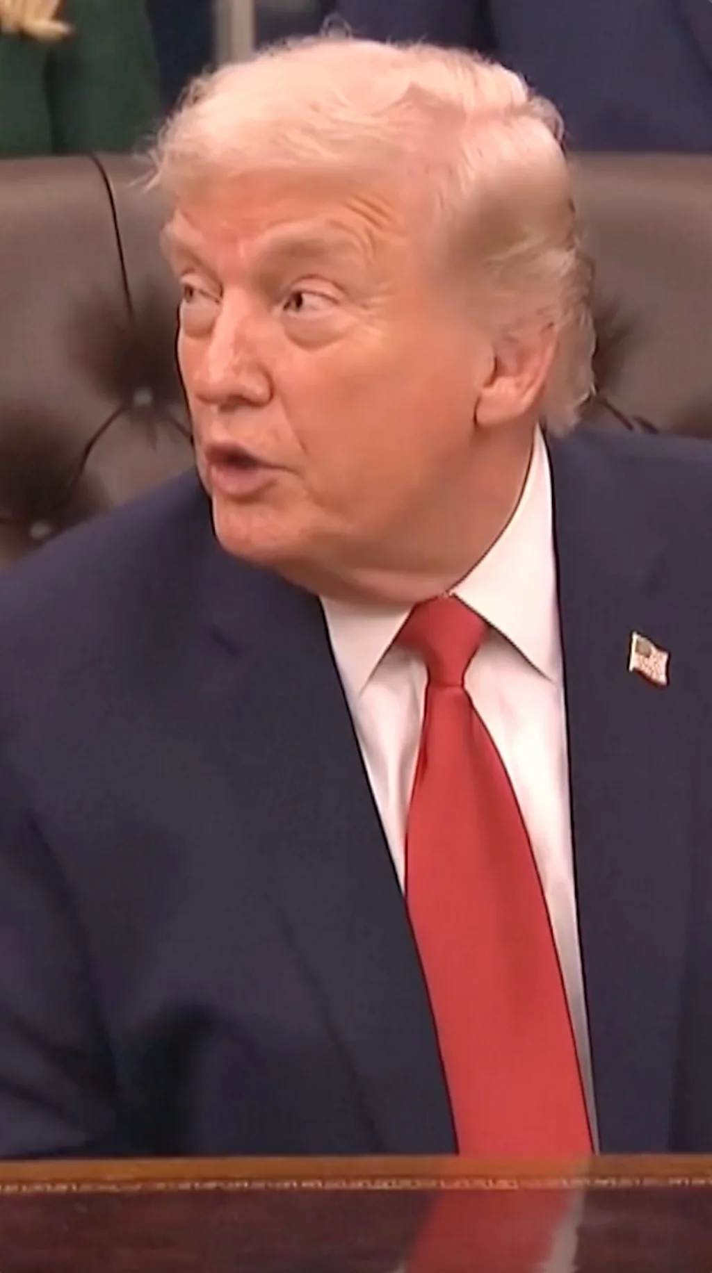 Donald Tramp Ukrainadagi qattiq sovuqni hisobga olgan holda Vladimir Putindan bir muddat hujumlarni to‘xtatib turishni so‘raganini aytdi