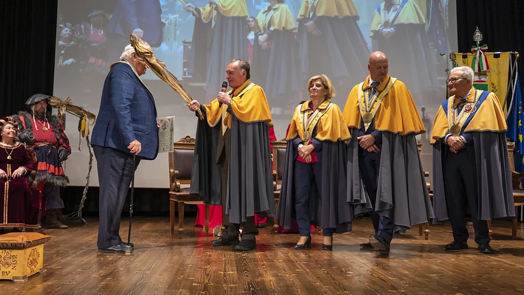 The confraternity of salted cod stew knights its new members with an actual preserved fish (Credit: La Venerabile Confraternita del Bacalà alla Vicentina)