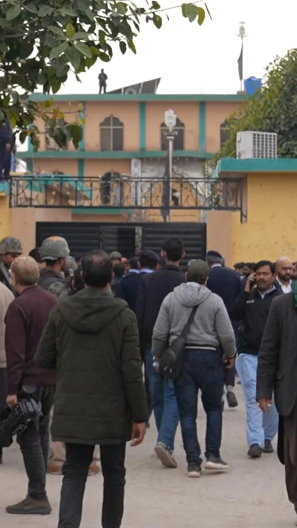 اسلام آباد کے علاقے ترلائی کی امام بارگاہ میں نماز جمعے کے دوران خودکش دھماکہ ہوا