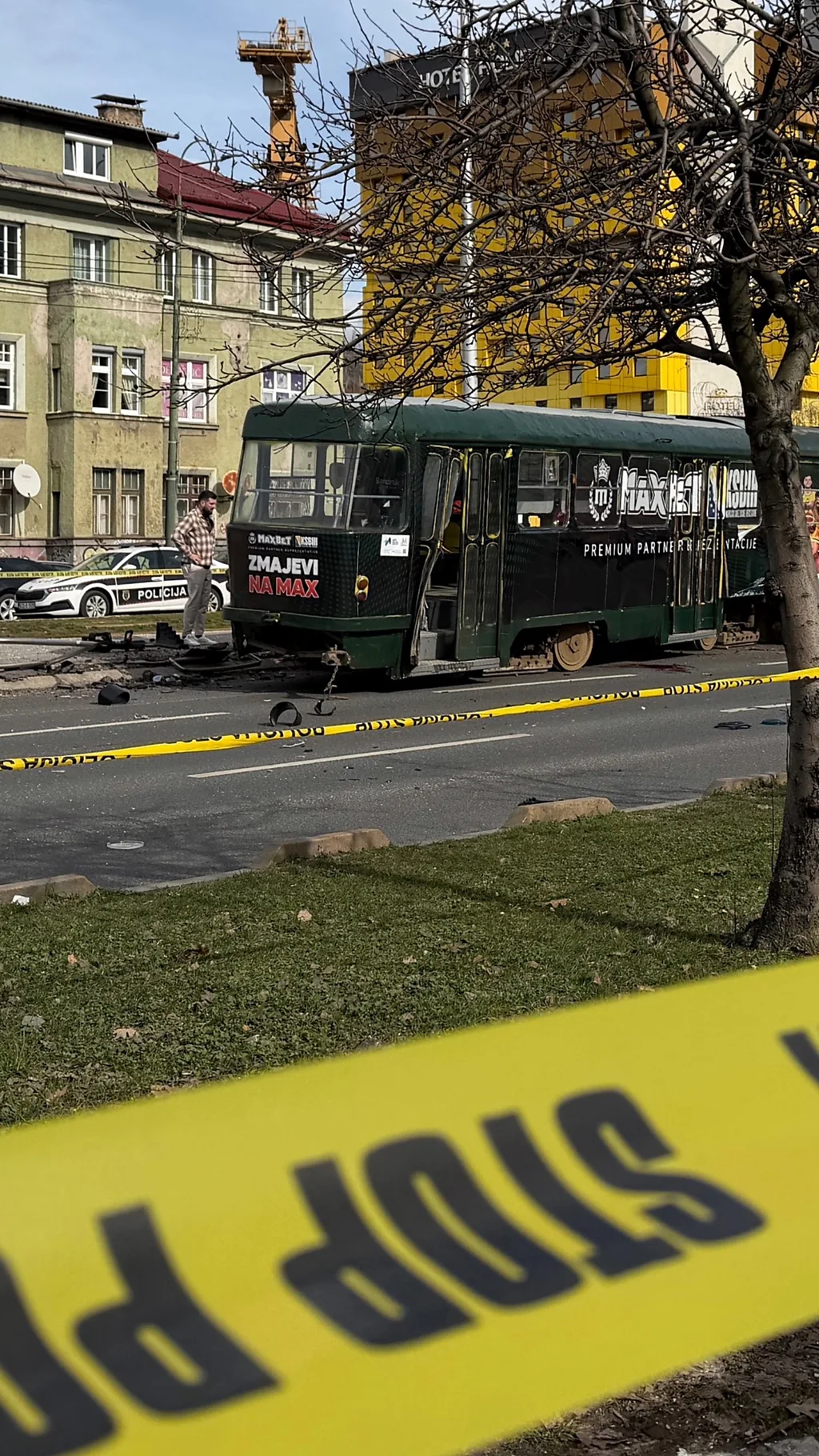 tramvaj iskocio iz sina