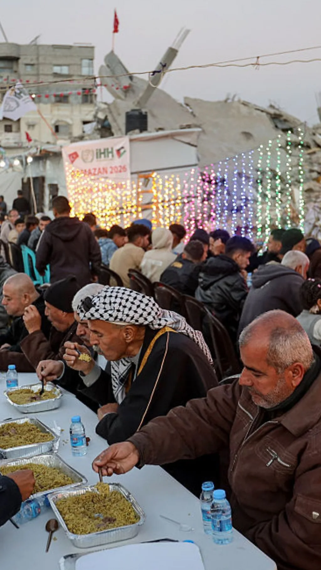 ग़ज़ा में ऐसे मना रमज़ान का पहला इफ़्तार