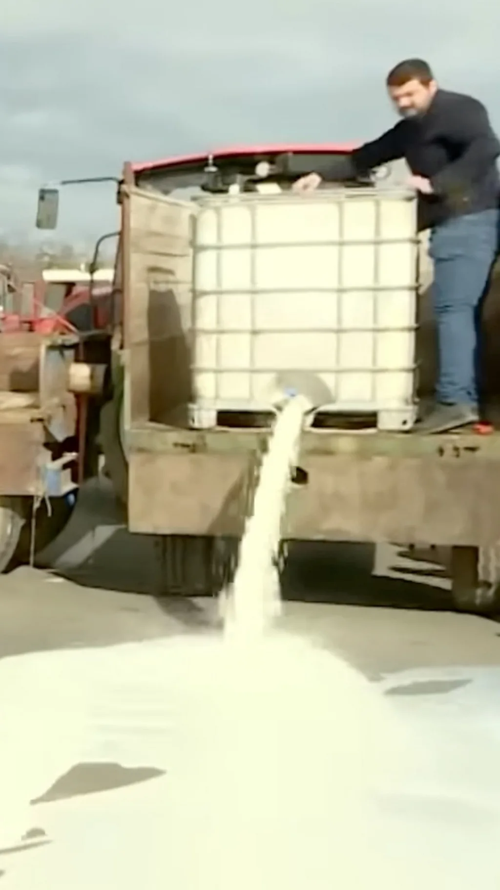 Zašto se prosipa mleko u Srbiji