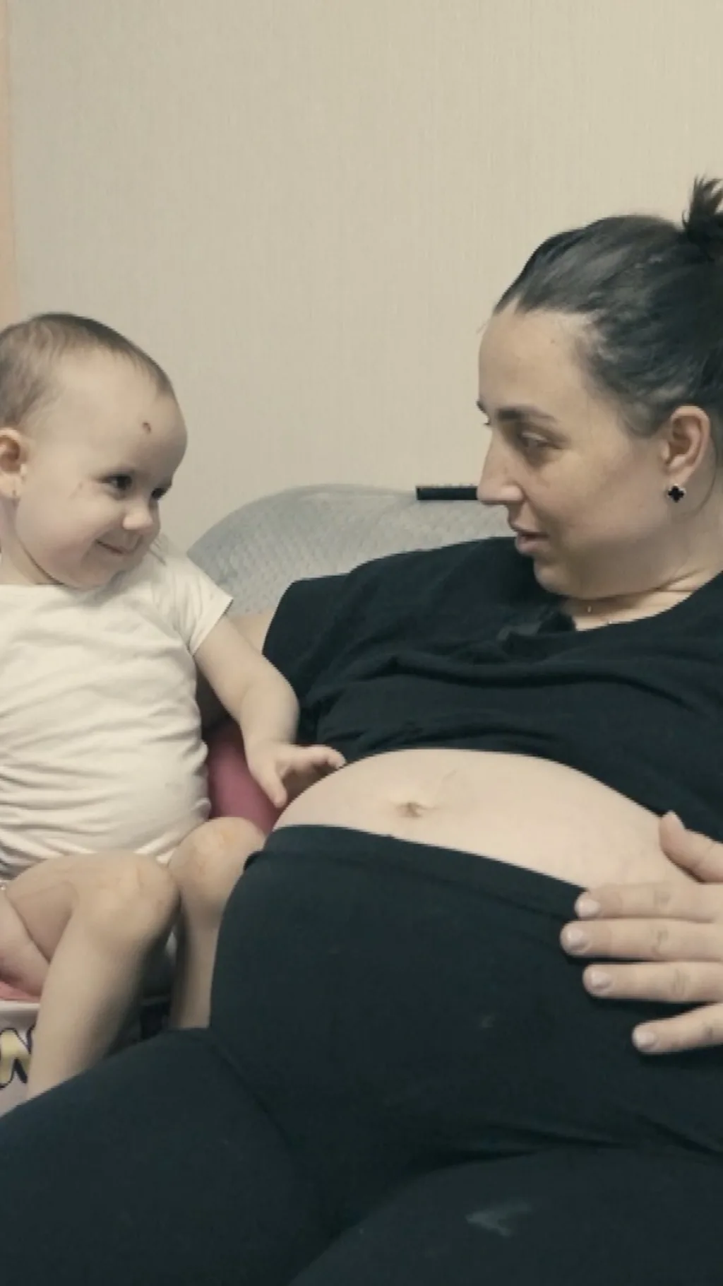 Yana va Sasha - eri frontda halok bo‘lganidan keyin farzand dunyoga keltirgan ikki ukrainalik ayol.