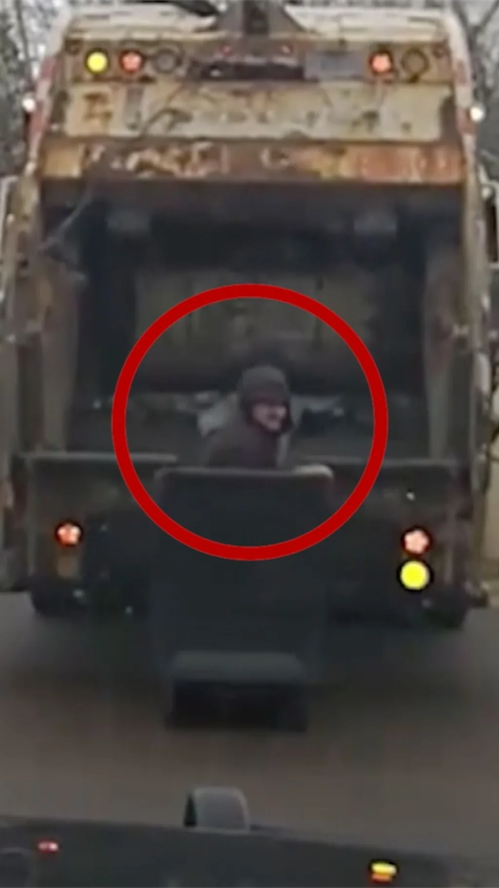 Iznenađenje u kanti za đubre: Begunac od policije