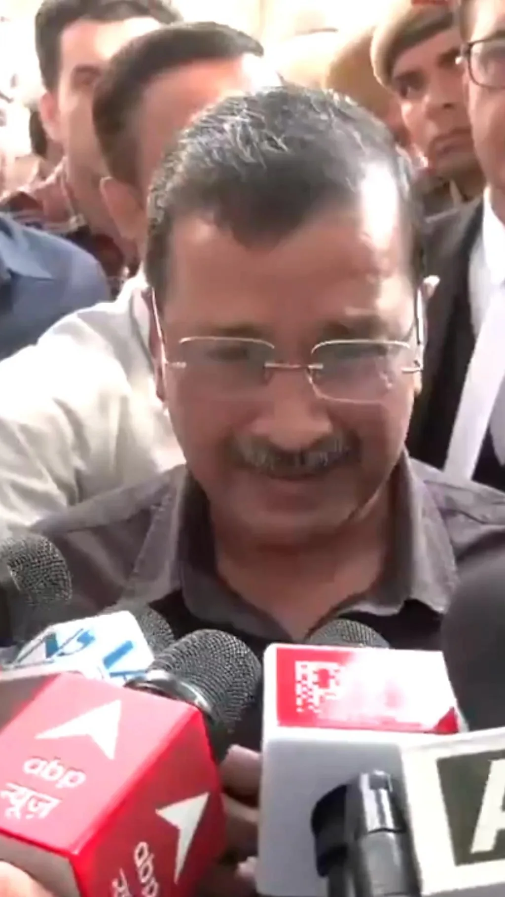 जब कोर्ट का फ़ैसला आने पर रो पड़े अरविंद केजरीवाल