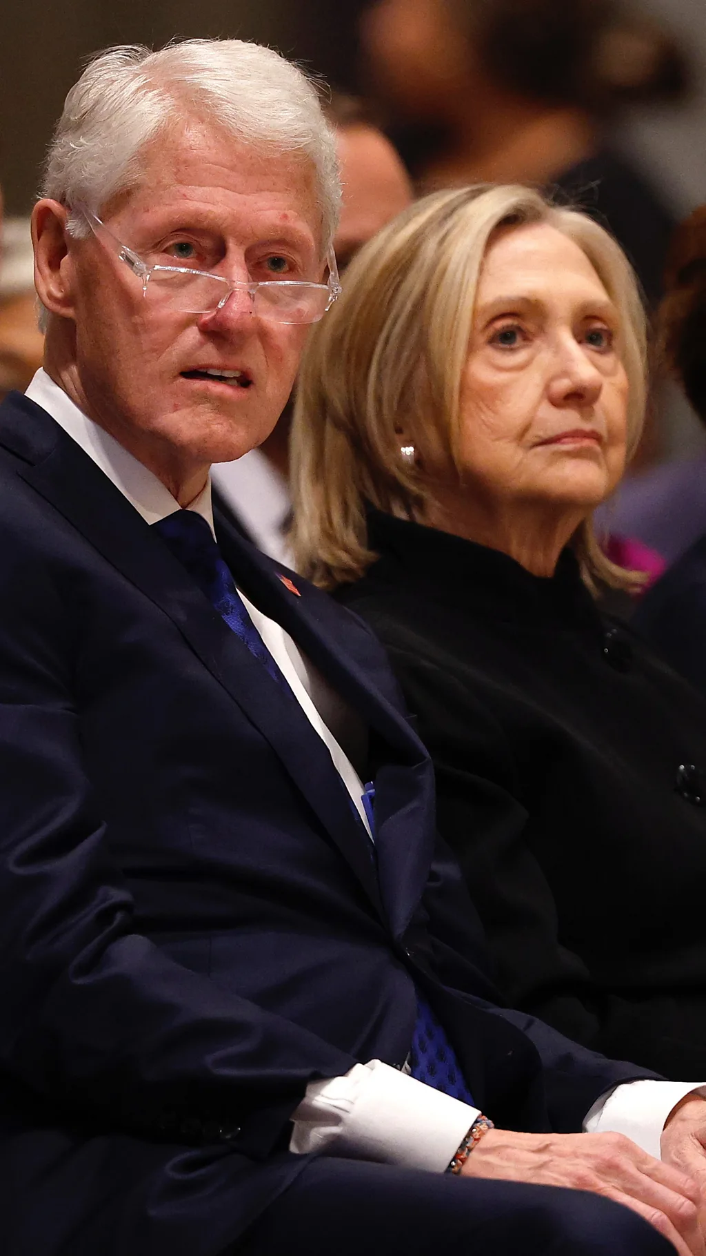 บิลและฮิลลารี คลินตัน เกี่ยวข้องกับเอปสตีนในทางไหนบ้าง