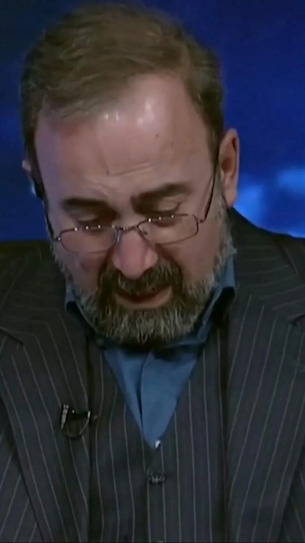 ख़ामेनेई की ख़बर पढ़ते वक्त रोए एंकर