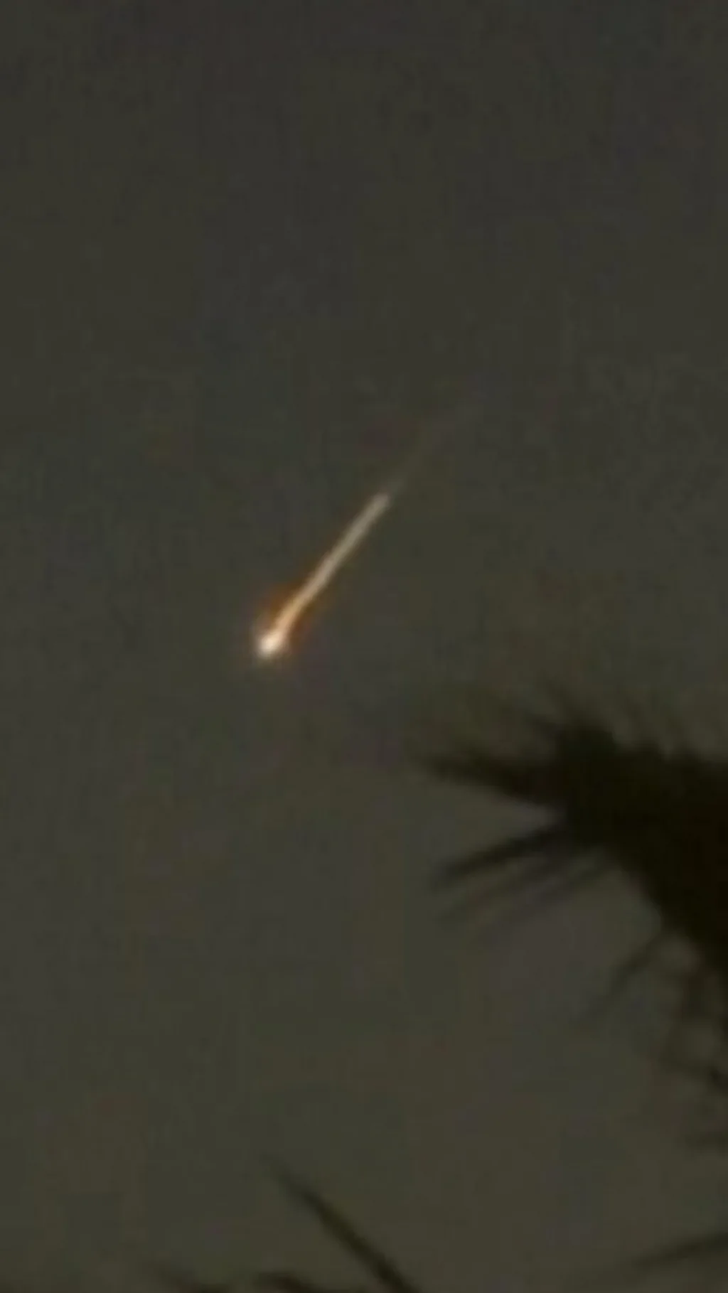 ઈઝરાયલમાં ઈરાની મિસાઇલોના હુમલાથી આકાશમાં તેજ ચમકારા