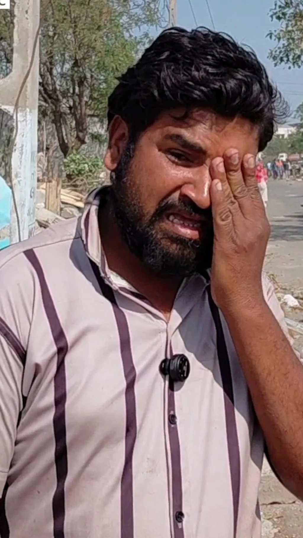 કચ્છ : 'ઘર તોડીને રોડ પર લાવી દીધા', યુવકે રડતાં રડતાં શું કહ્યું?