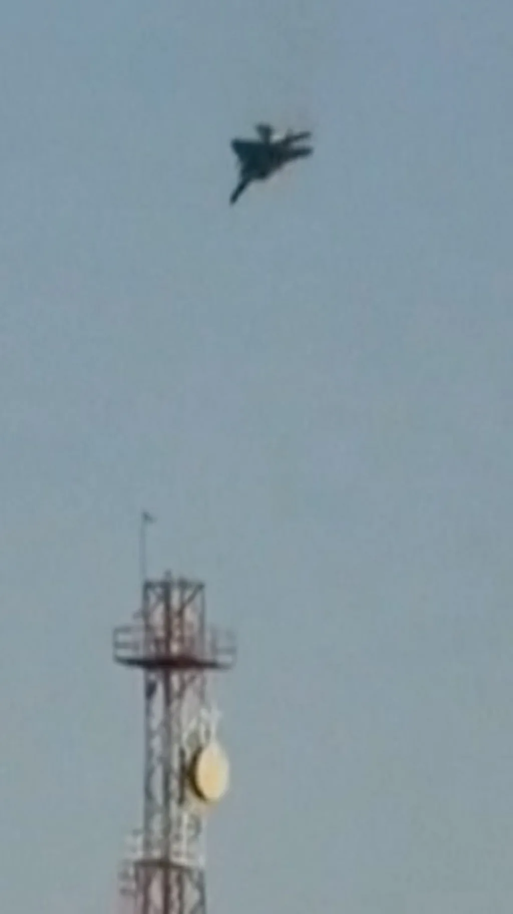 Истребитель падает