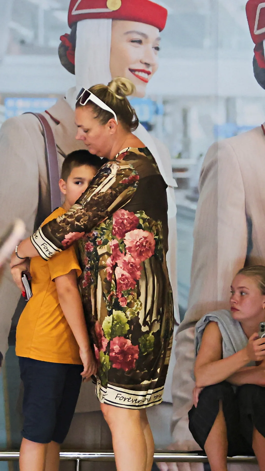 Застрявшие из-за отмены рейсов пассажиры в Индонезии.