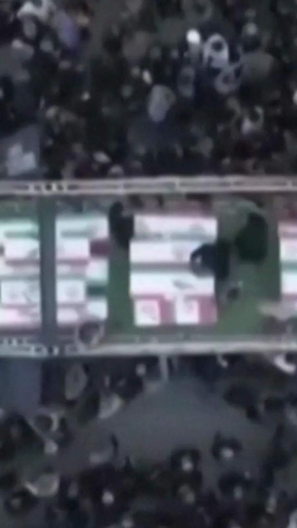 อิหร่านจัดพิธีศพหมู่ให้ผู้เสียชีวิตเหตุโจมตี รร.หญิงล้วน