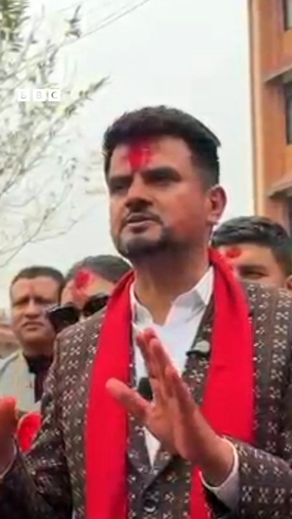 भक्तपुर २ मा जितेपछि राजीव खत्री।