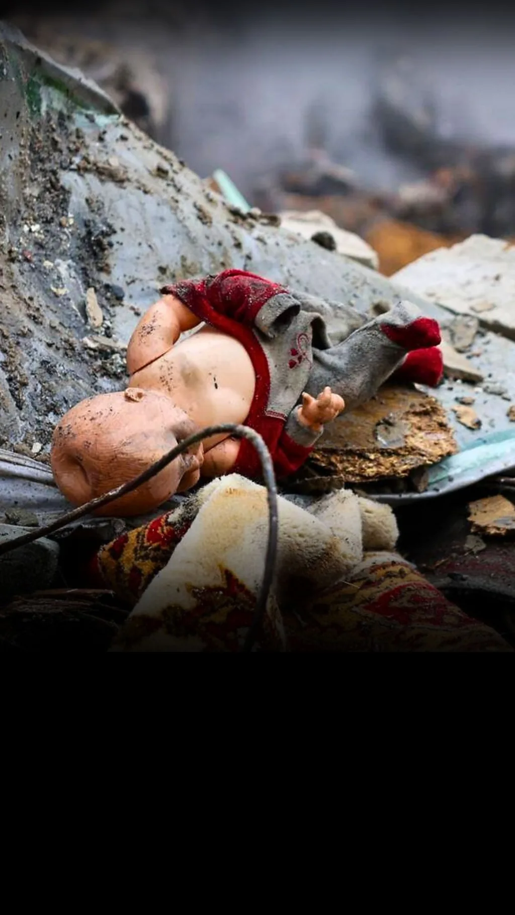 Під час нічної атаки на Харків у своїй квартирі загинула вчителька та її син