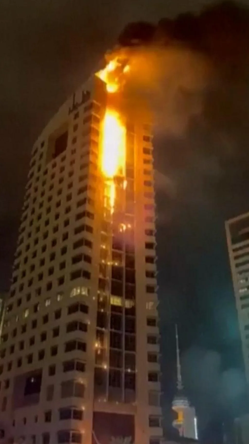 इमारतों पर गिर रहे हैं ड्रोन के मलबे