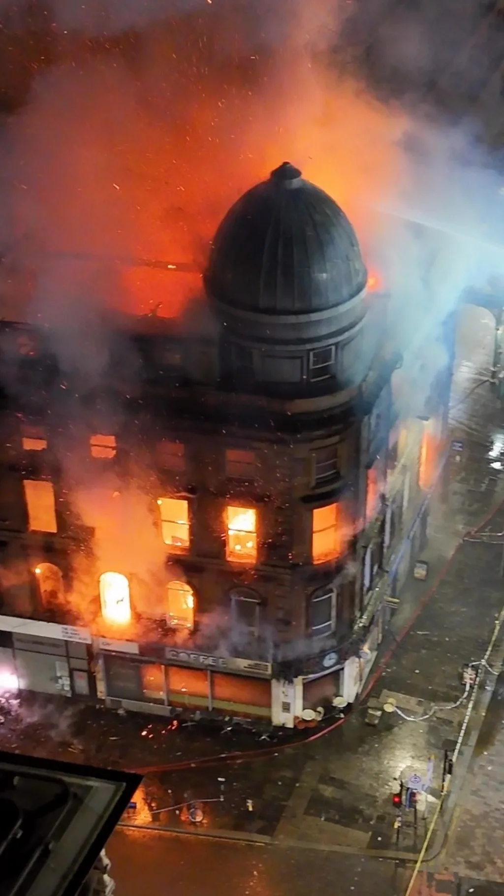 Обширный пожар охватил здание рядом с Центральным вокзалом Глазго