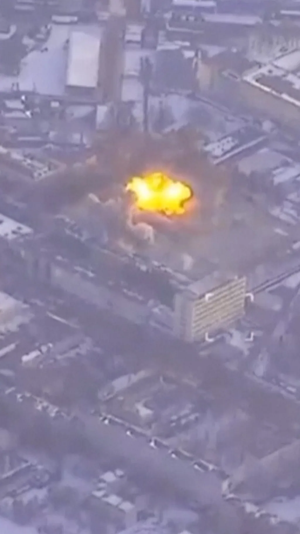 Момент удара по заводу в Брянске