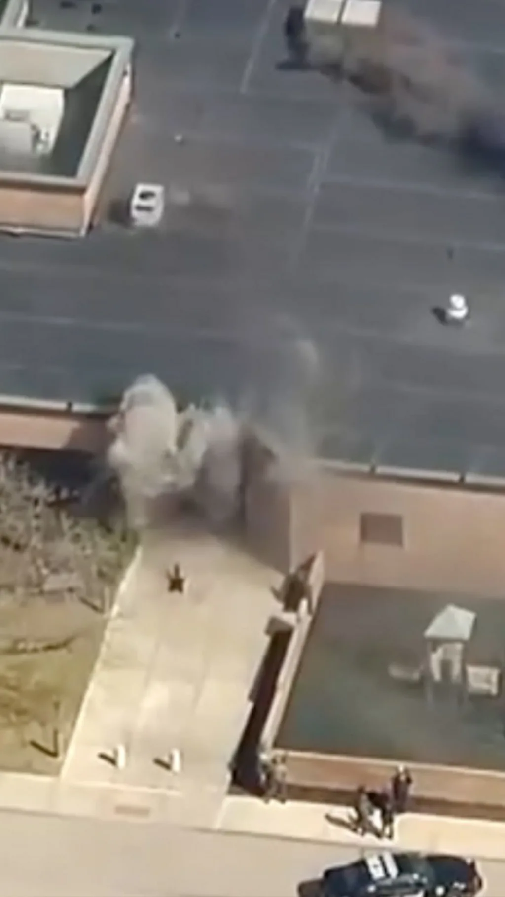 Горящее здание, вид сверху