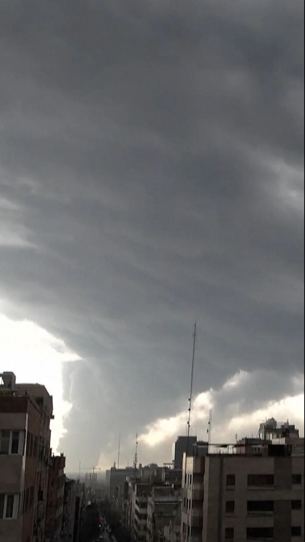 "ฝนสีดำ" ในอิหร่านส่งผลเสียต่อสุขภาพอย่างไร