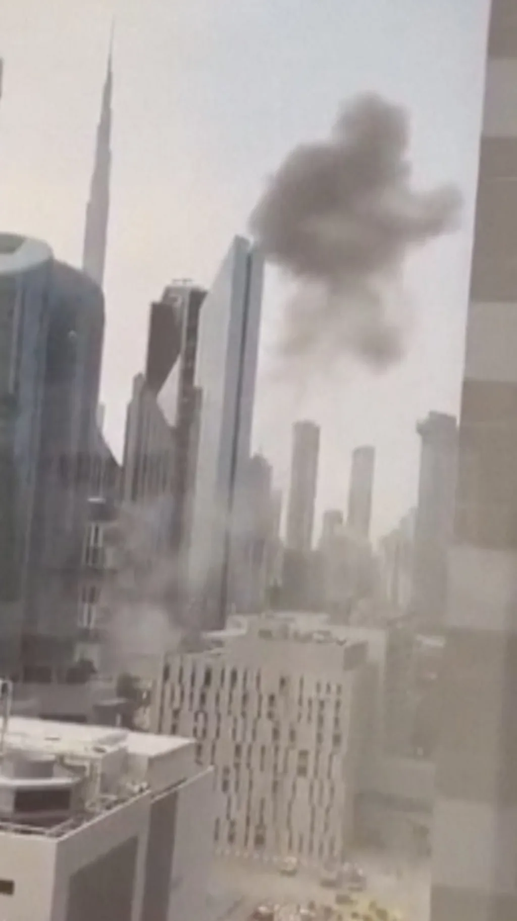 дым над высоткой в Дубае