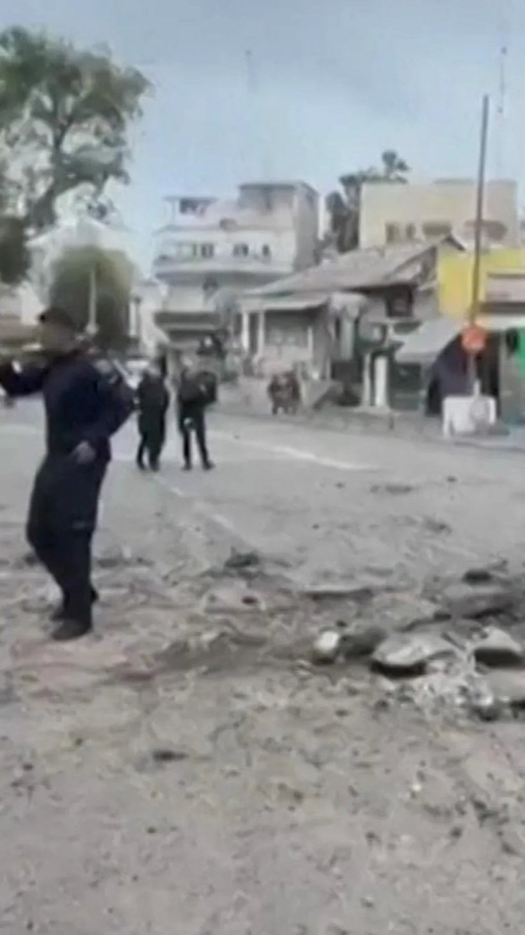 นาทีขีปนาวุธอิหร่านตกใส่กรุงเทลอาวีฟของอิสราเอล เป็นเหตุให้มีผู้บาดเจ็บ 3 ราย