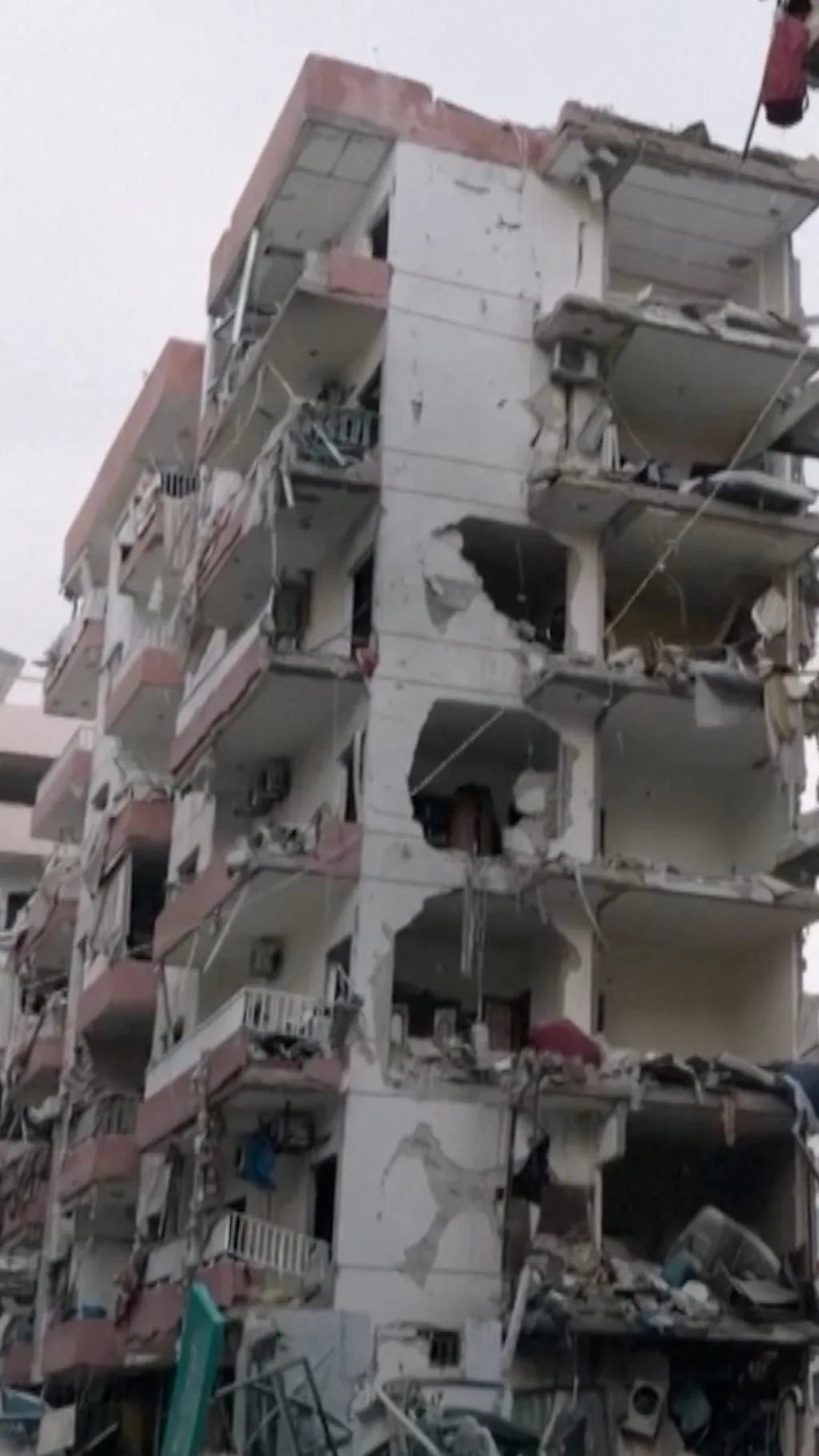 разрушенное здание