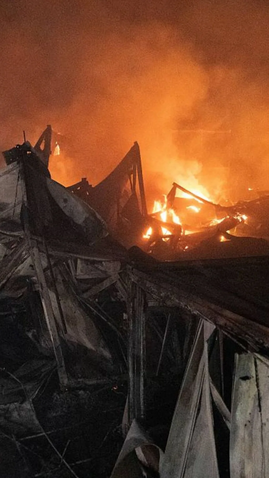 अफ़ग़ानिस्तान ने पाकिस्तान पर हमले का लगाया आरोप, सैकड़ों की मौत